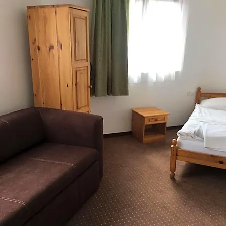 Makk Marci Panzio Bed & Breakfast