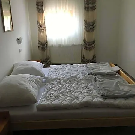 Makk Marci Panzio Bed & Breakfast