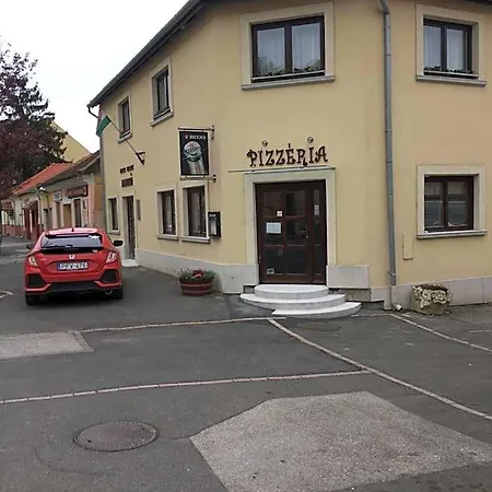 Makk Marci Panzio Bed & Breakfast Tokaj